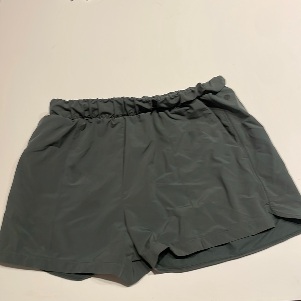 W olive green Zella Shorts M
